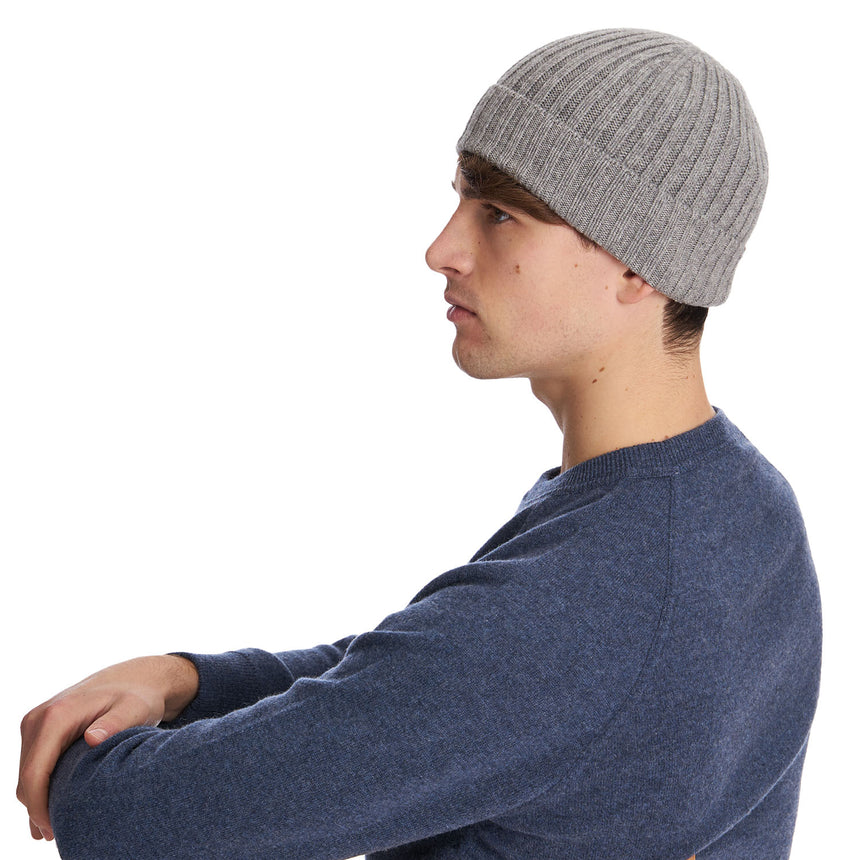 GRAY RIBBED BEANIE
