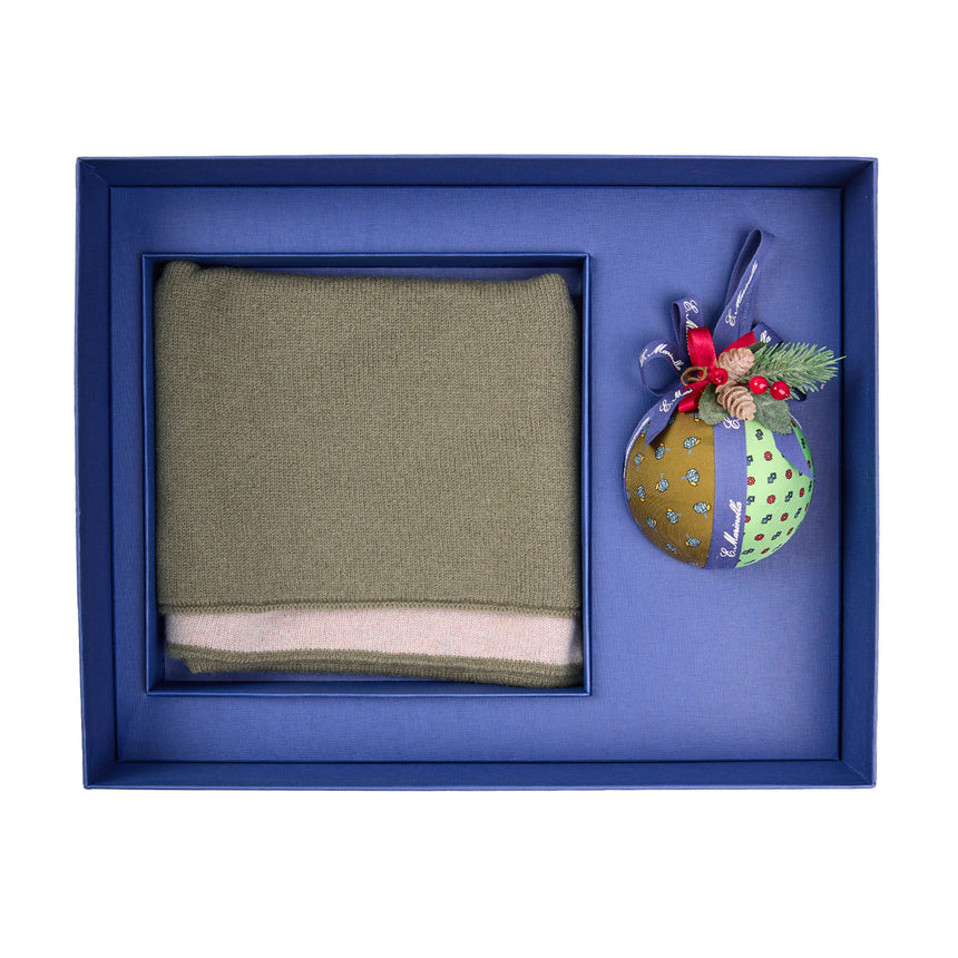 CHRISTMAS BOX WITH GREEN AND BIEGE CASHMERE NECK WARMER