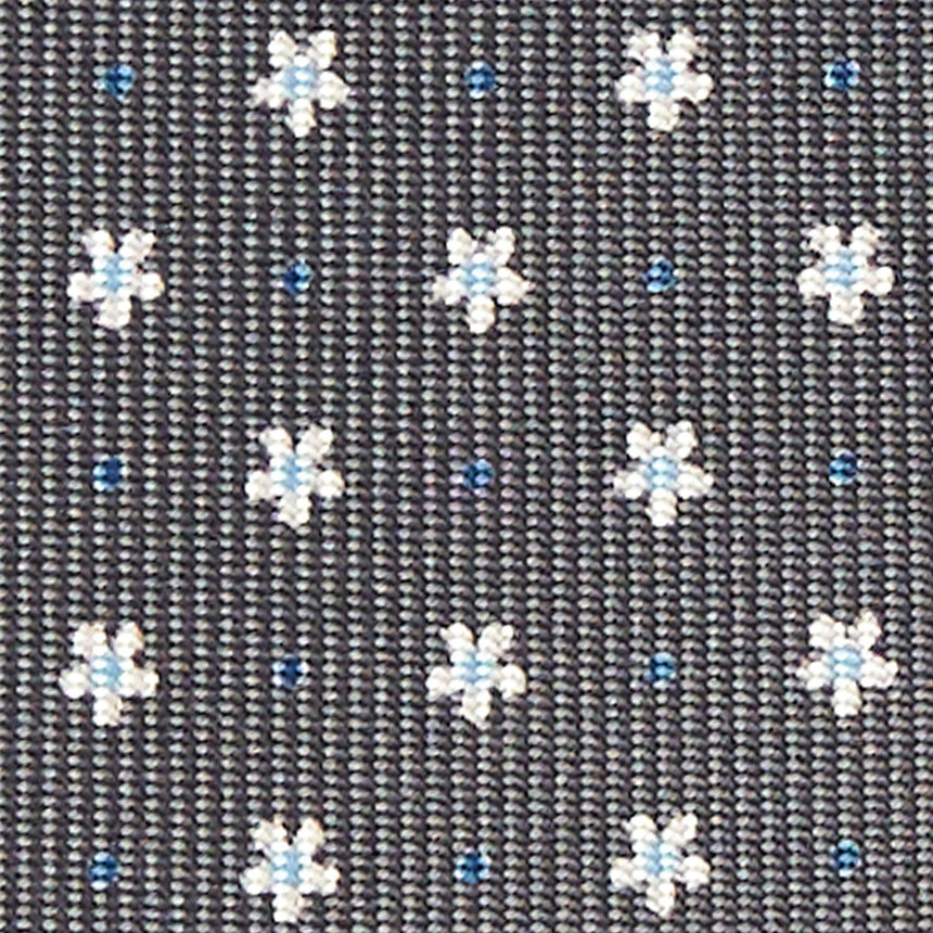 dark_grey_5_fold_sartorial_silk_tie_small_flower_pattern_fabric_pattern_detail