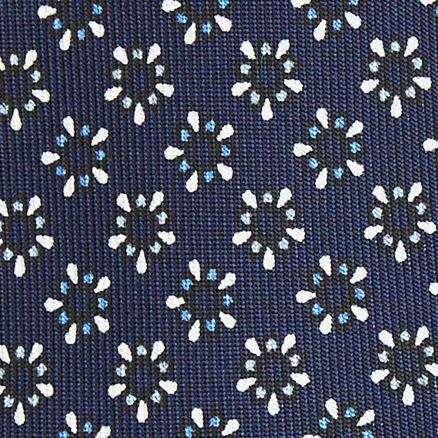 dark_blue_5_fold_sartorial_silk_tie_small_flower_pattern_fabric_pattern_detail
