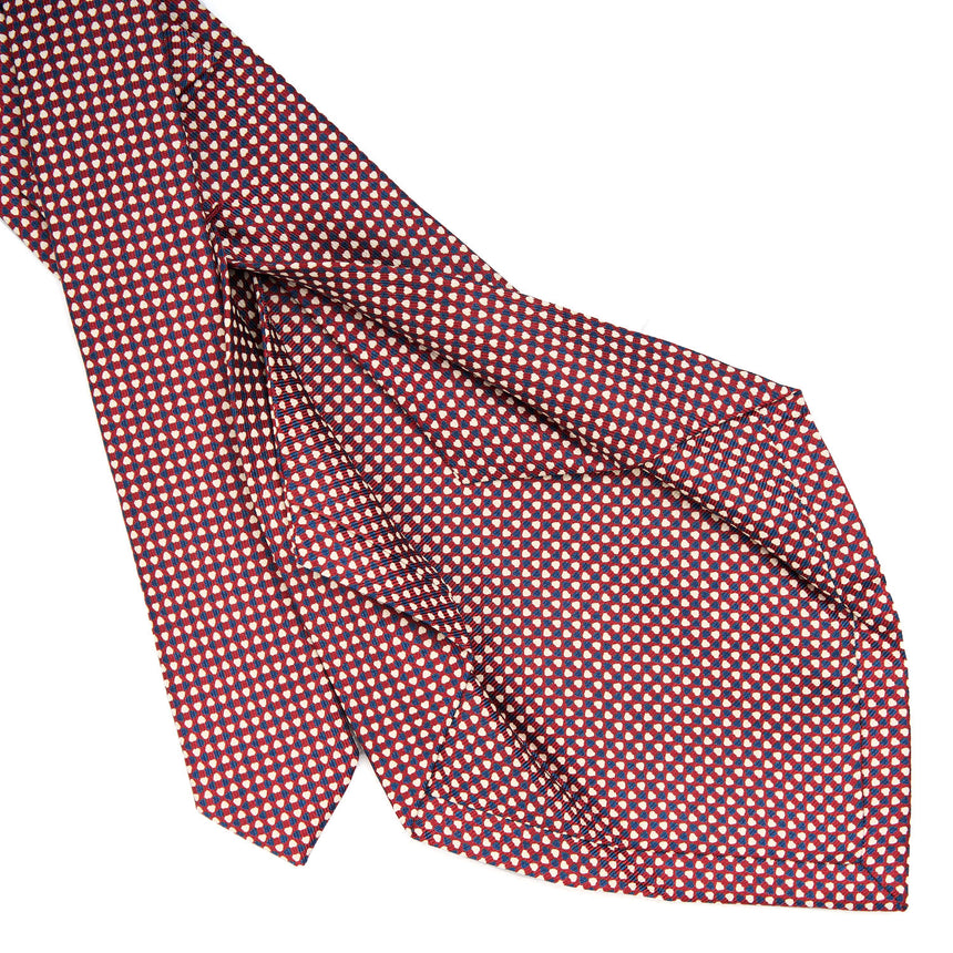 burgudy_5_fold_sartorial_silk_tie_small_flower_pattern_detail_of_the_back_pleats