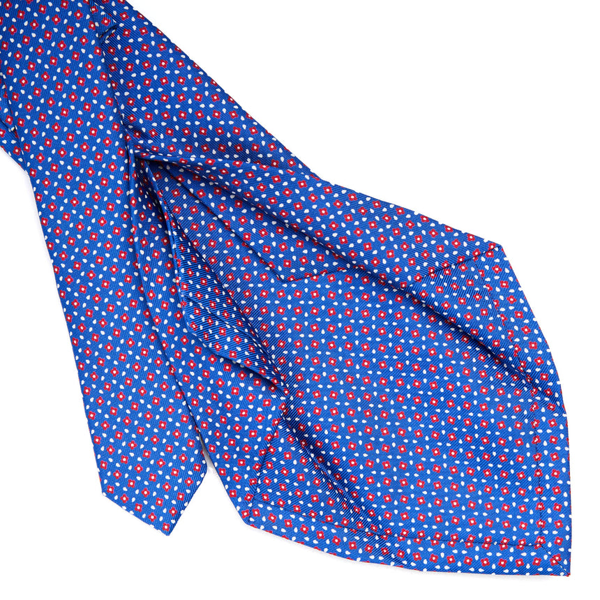 bluette_5_fold_sartorial_silk_tie_small_flower_pattern_detail_of_the_back_pleats