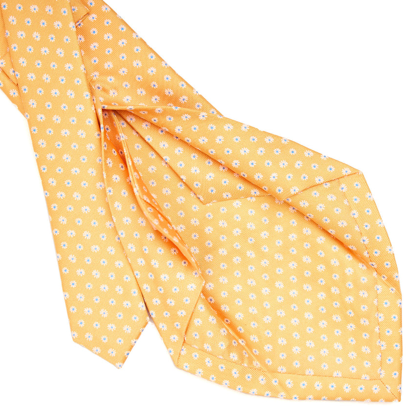 yellow_5_fold_sartorial_silk_tie_small_flower_pattern_detail_of_the_back_pleats