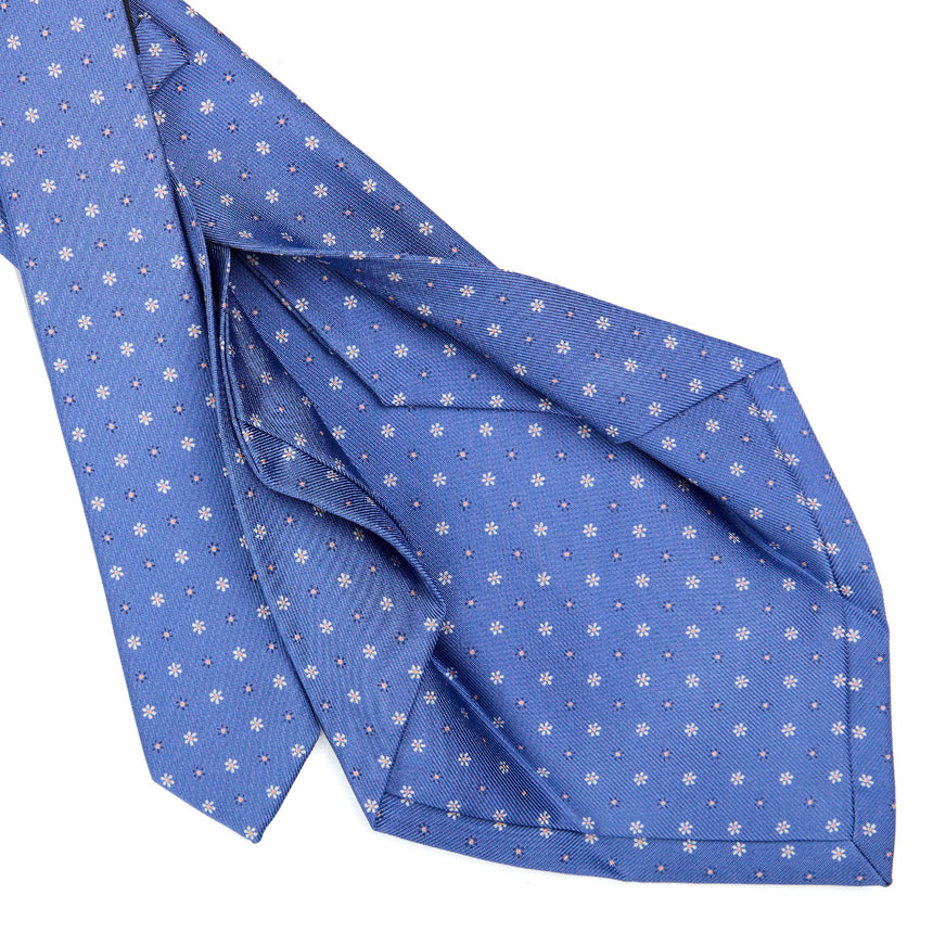 powder_blue_5_fold_sartorial_silk_tie_small_flower_pattern_detail_of_the_back_pleats