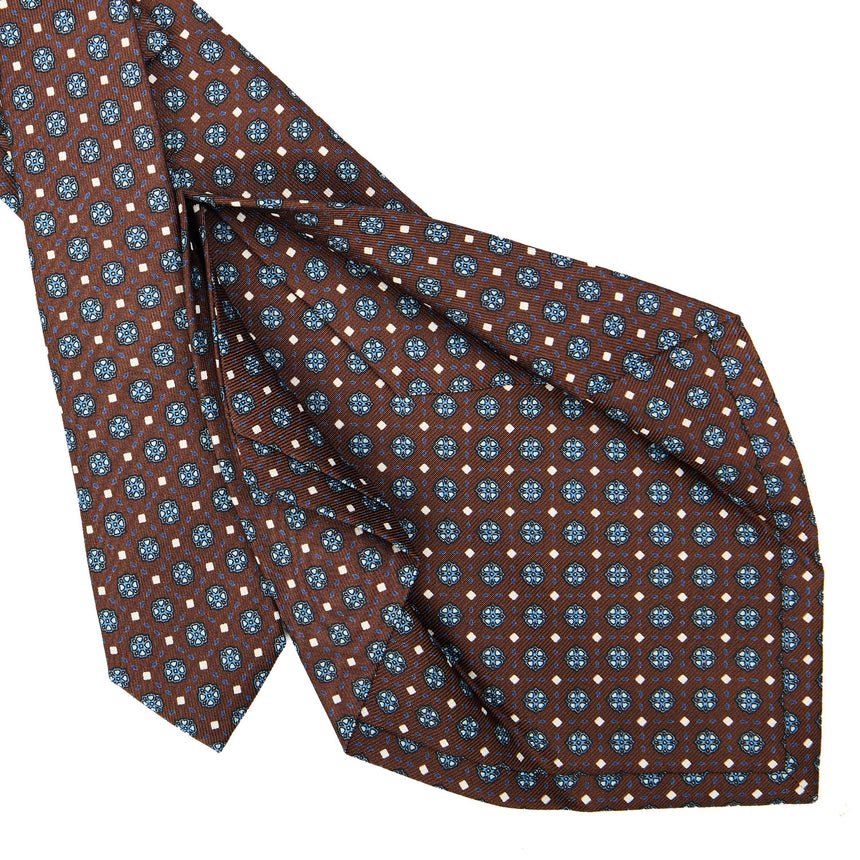 dark_brown_5_fold_sartorial_silk_tie_small_flower_pattern_detail_of_the_back_pleats