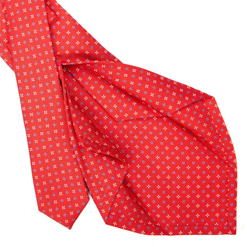 red_5_fold_sartorial_silk_tie_small_flower_pattern_detail_of_the_back_pleats