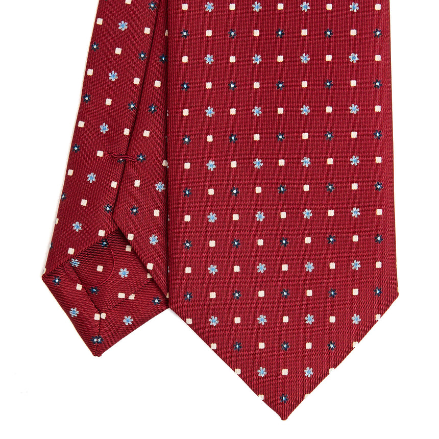 burgundy_sartorial_7_cm_silk_tie_small_flower_pattern_tip_detail