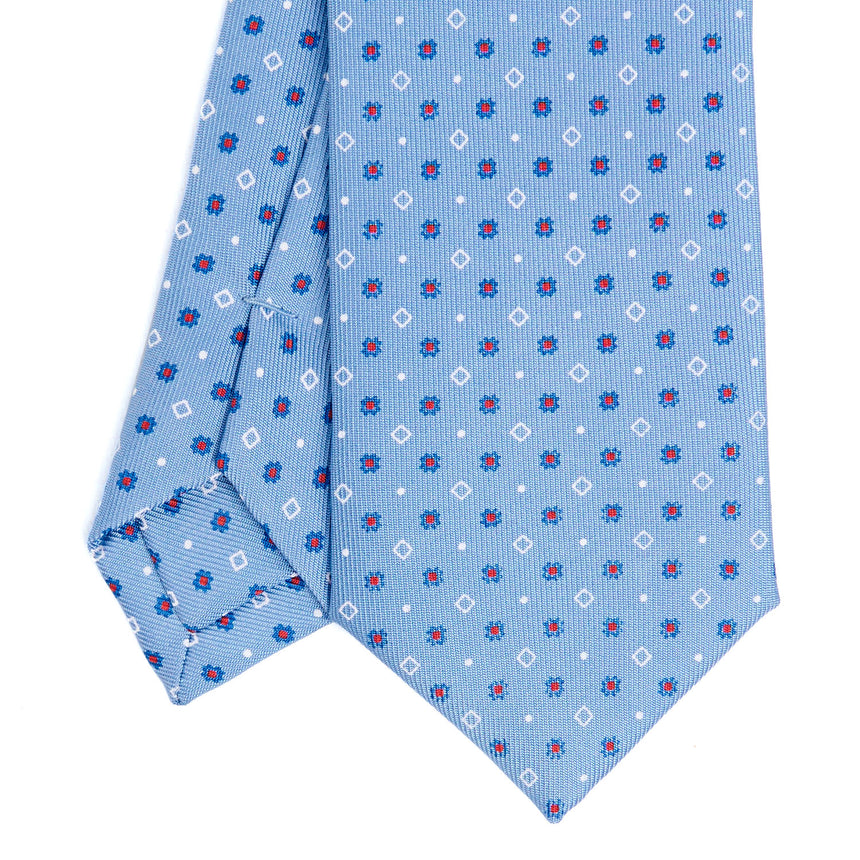 light_blue_sartorial_7_cm_silk_tie_small_flower_pattern_tip_detail