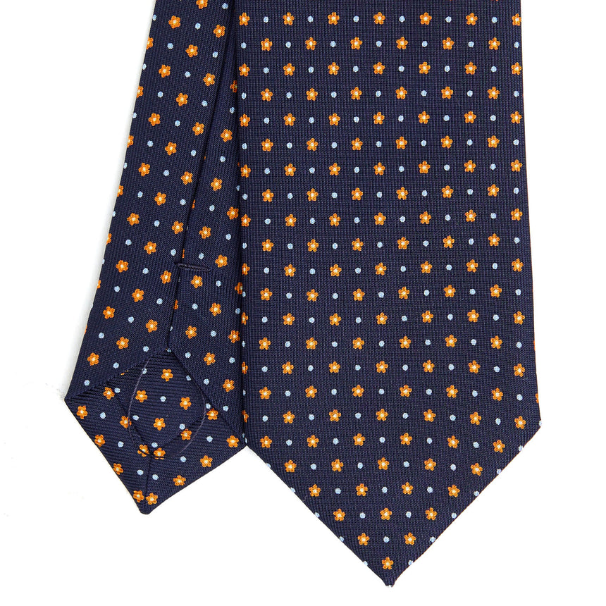 dark_blue_sartorial_7_cm_silk_tie_small_flower_pattern_tip_detail