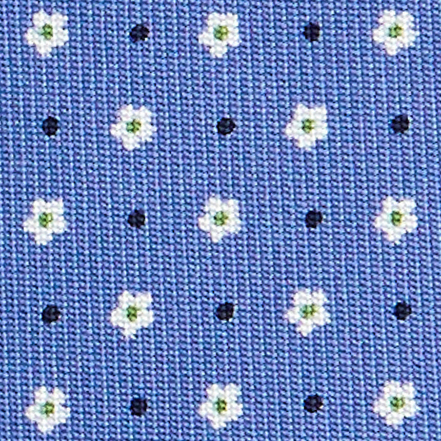 powder_blue_sartorial_7_cm_silk_tie_small_flower_pattern_fabric_detail