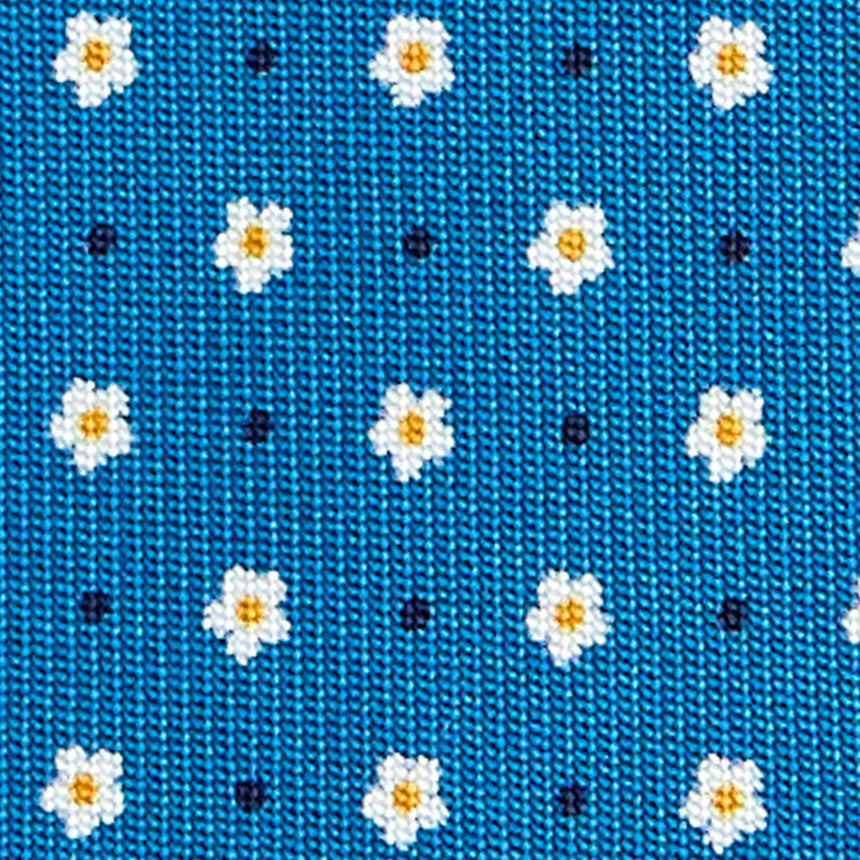 mid_blue_sartorial_7_cm_silk_tie_small_flower_pattern_fabric_detail