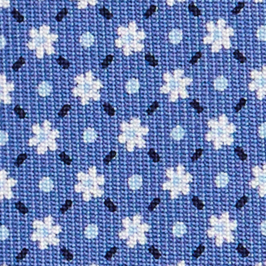 powder_blue_sartorial_7_cm_silk_tie_small_flower_pattern_fabric_detail
