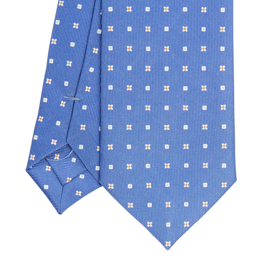 powder_blue_sartorial_7_cm_silk_tie_small_flower_pattern_tip_detail