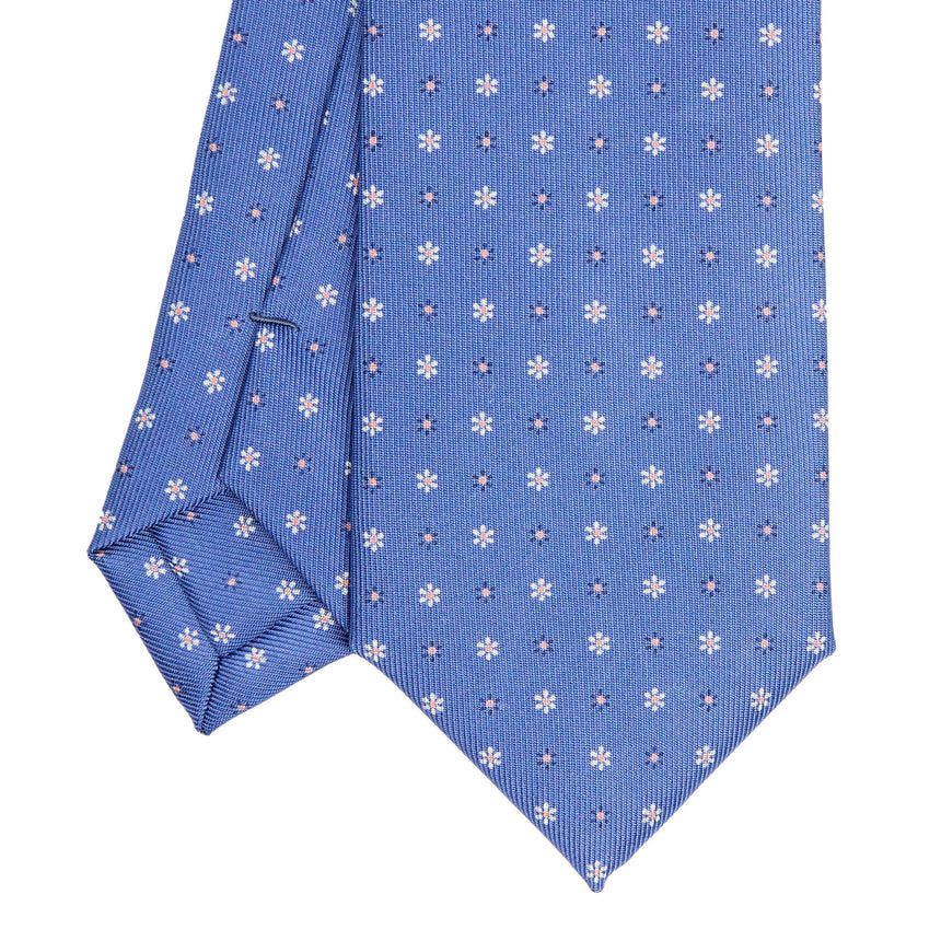 powder_blue_sartorial_7_cm_silk_tie_small_flower_pattern_tip_detail