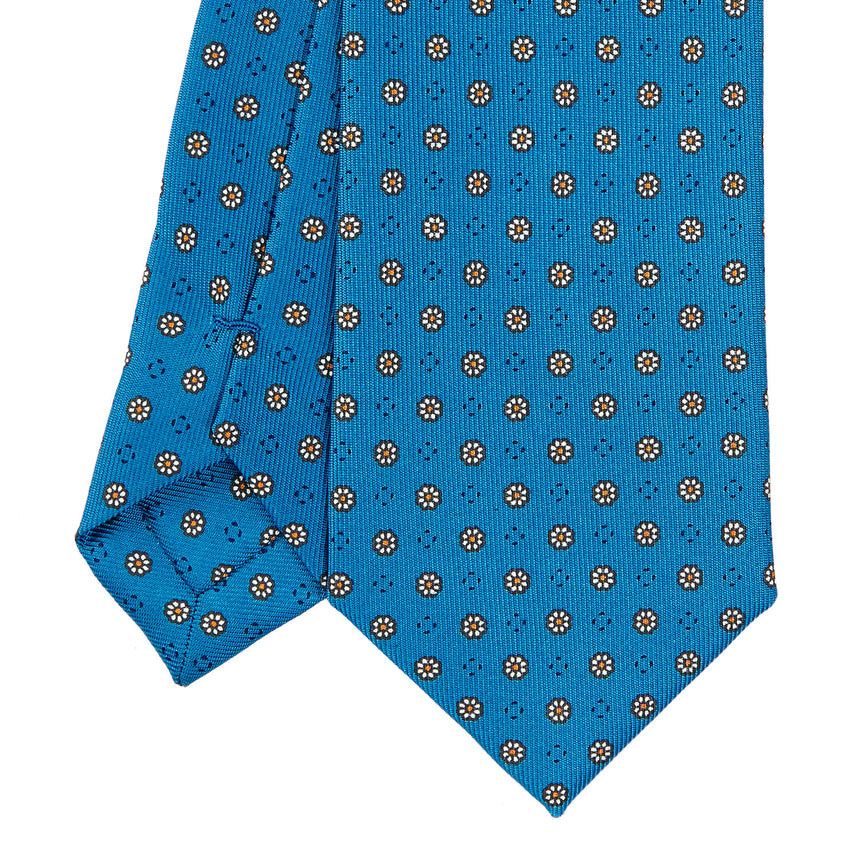 mid_blue_sartorial_7_cm_silk_tie_small_flower_pattern_tip_detail