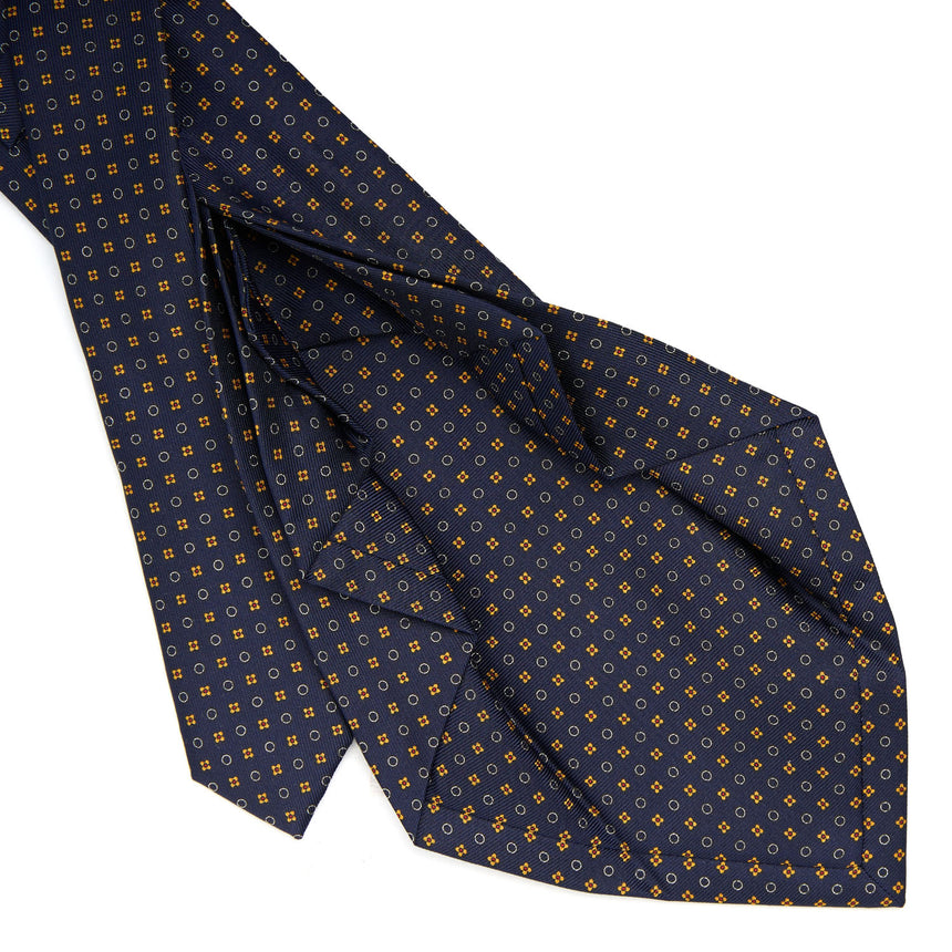 dark_blue_7_fold_sartorial_silk_tie_small_flower_pattern_detail_of_the_back_pleats