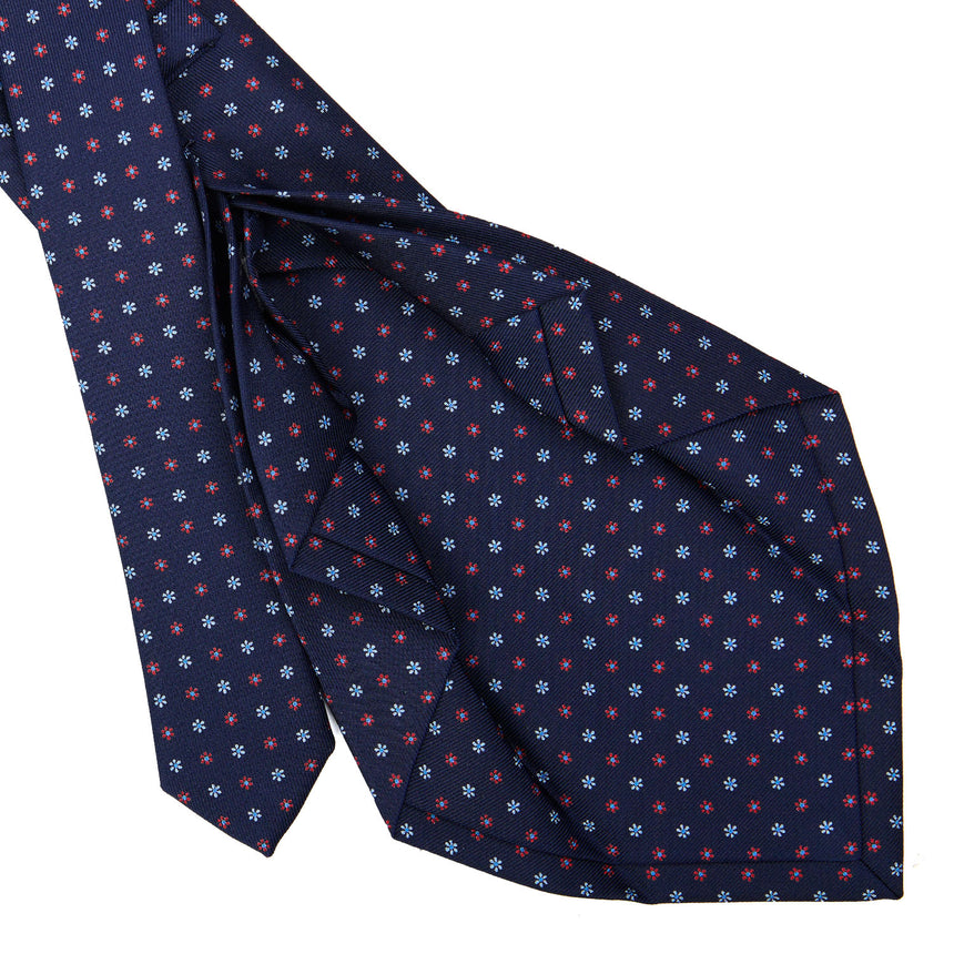 dark_blue_7_fold_sartorial_silk_tie_small_flower_pattern_detail_of_the_back_pleats