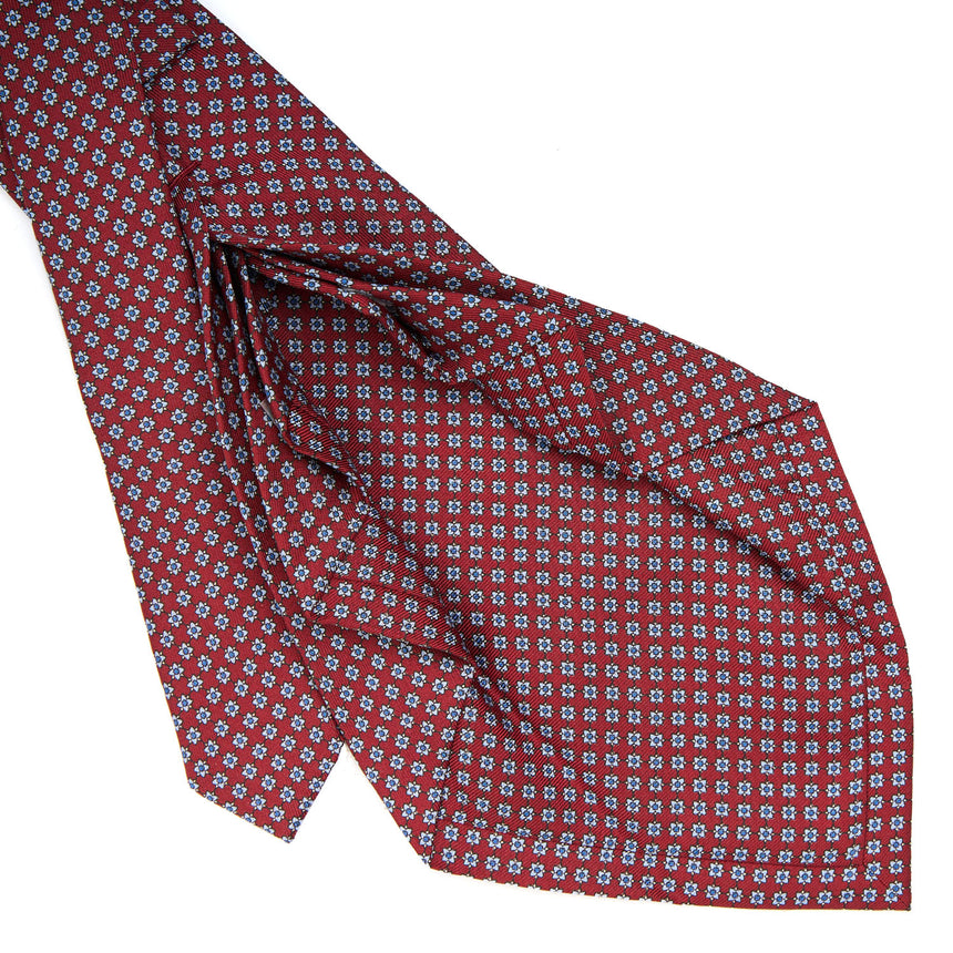 burgundy_9_fold_sartorial_silk_tie_small_flower_pattern_detail_of_the_back_pleats