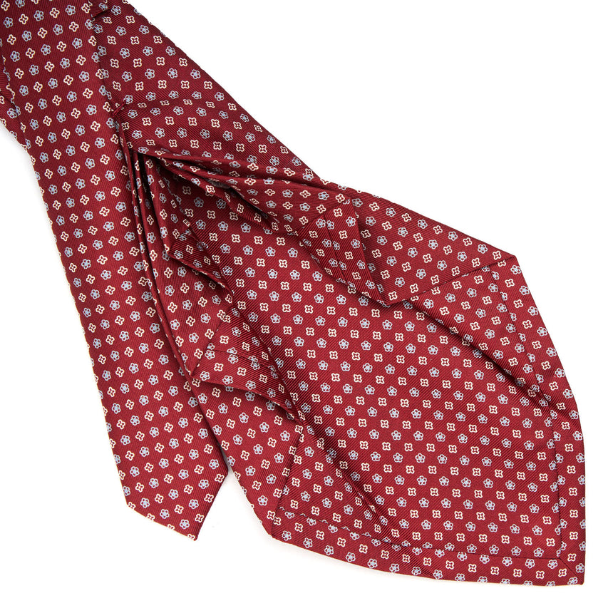 burgundy_9_fold_sartorial_silk_tie_small_flower_pattern_detail_of_the_back_pleats