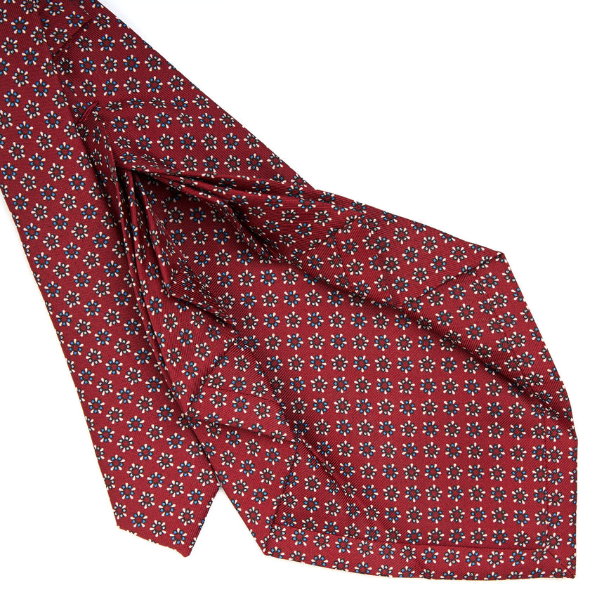 burgundy_9_fold_sartorial_silk_tie_small_flower_pattern_detail_of_the_back_pleats