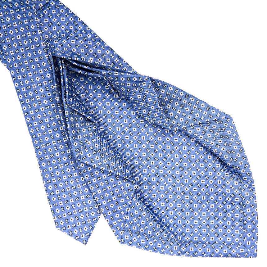 powder_blue_9_fold_sartorial_silk_tie_small_flower_pattern_detail_of_the_back_pleats