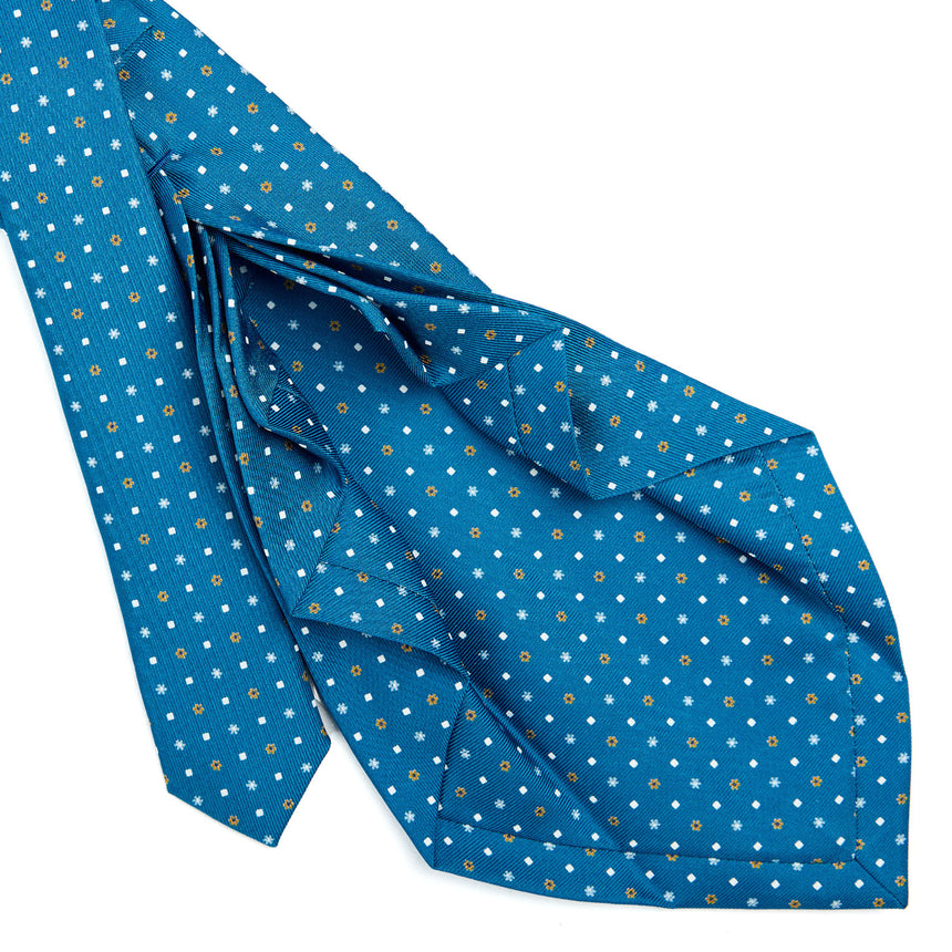 mid_blue_9_fold_sartorial_silk_tie_small_flower_pattern_detail_of_the_back_pleats