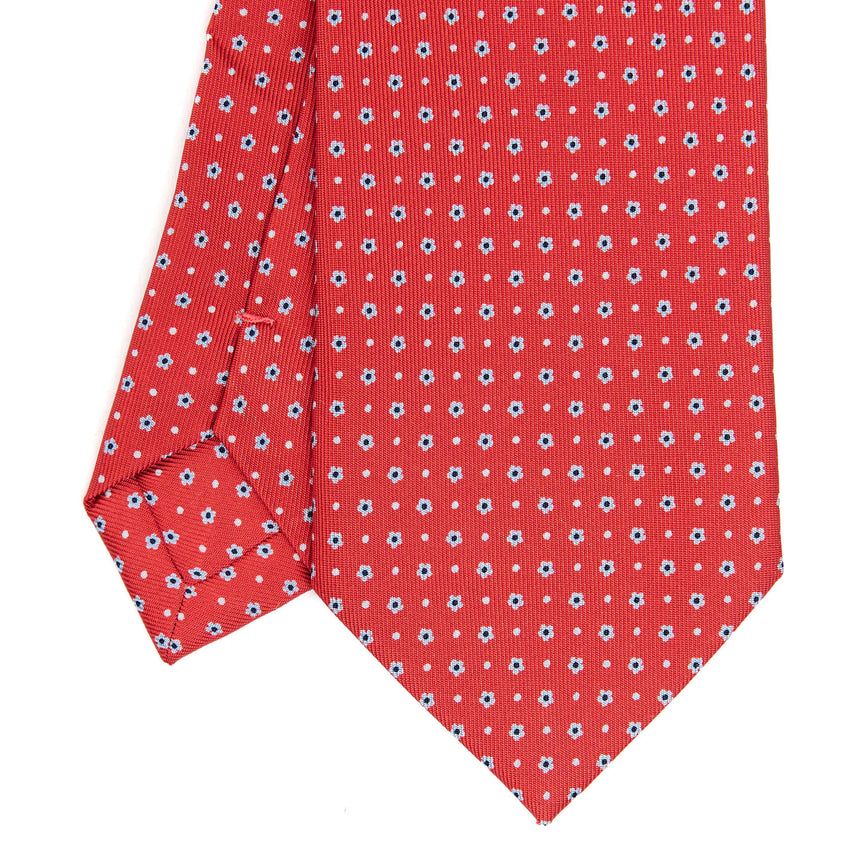 red_extra_long_sartorial_silk_tie_small_flower_pattern_detail_of_the_back_pleats