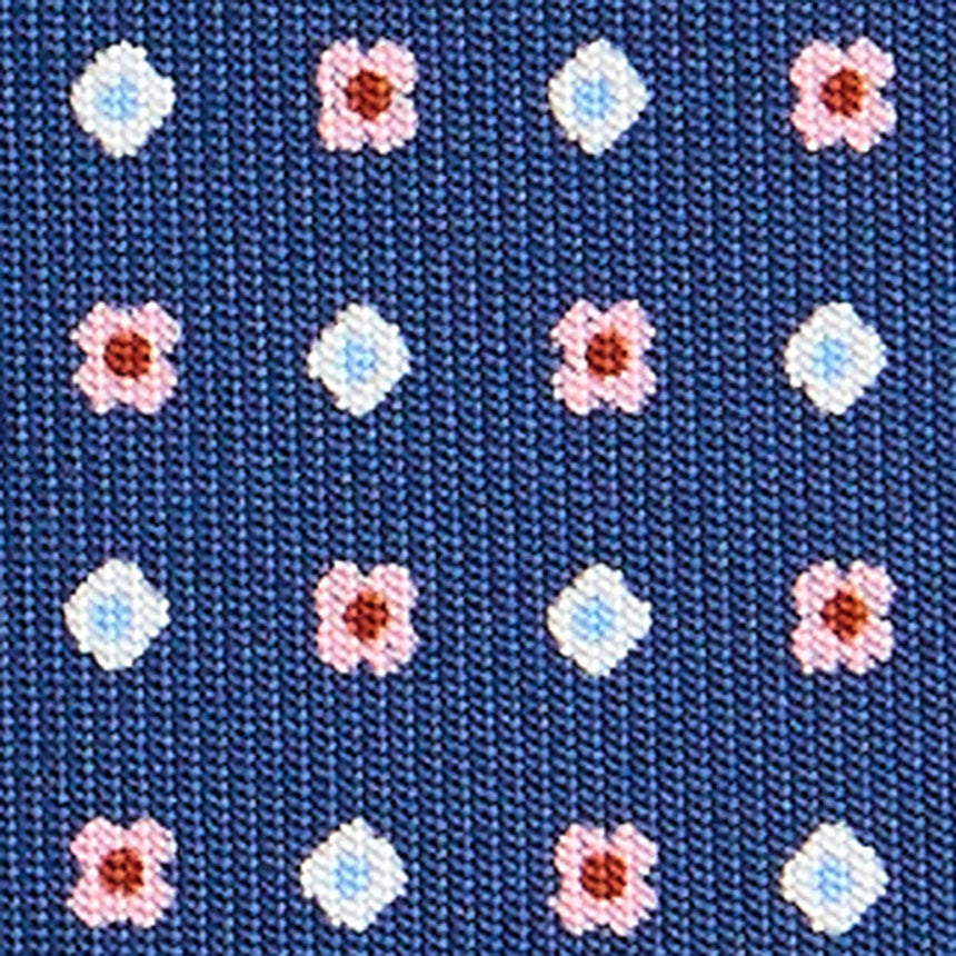 blue_extra_long_sartorial_silk_tie_small_flower_pattern_fabric_pattern_detail