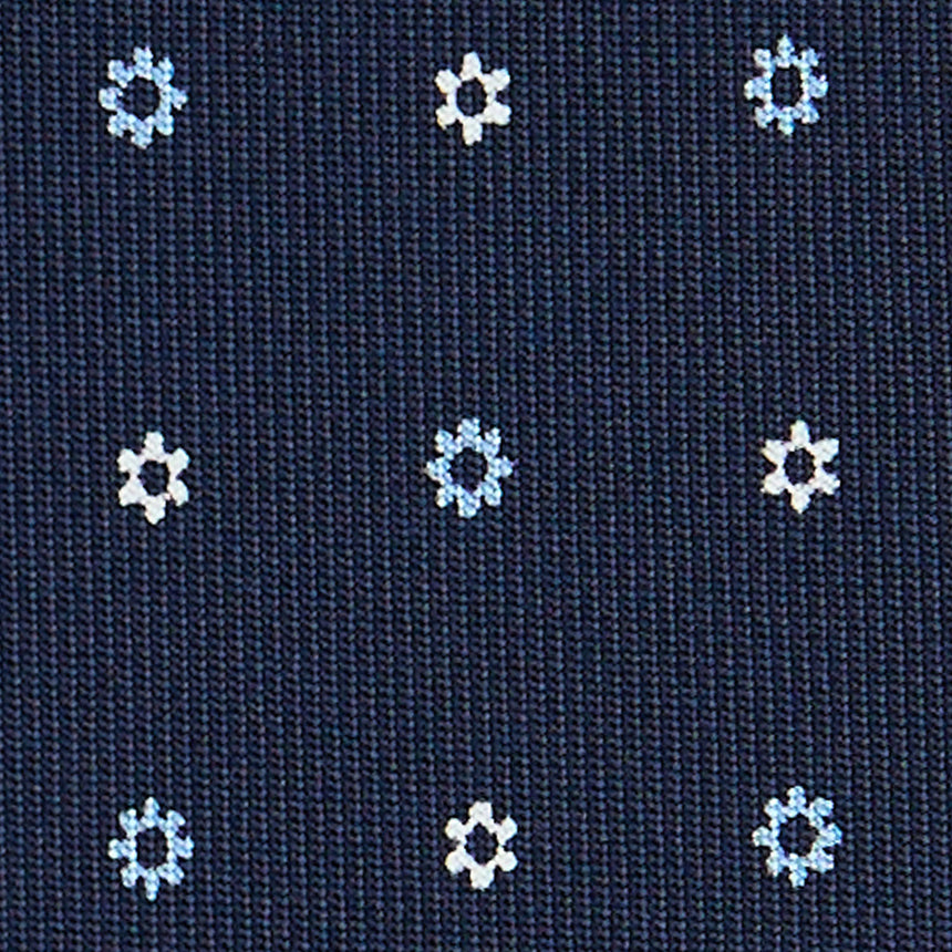 dark_blue_extra_long_sartorial_silk_tie_small_flower_pattern_fabric_pattern_detail