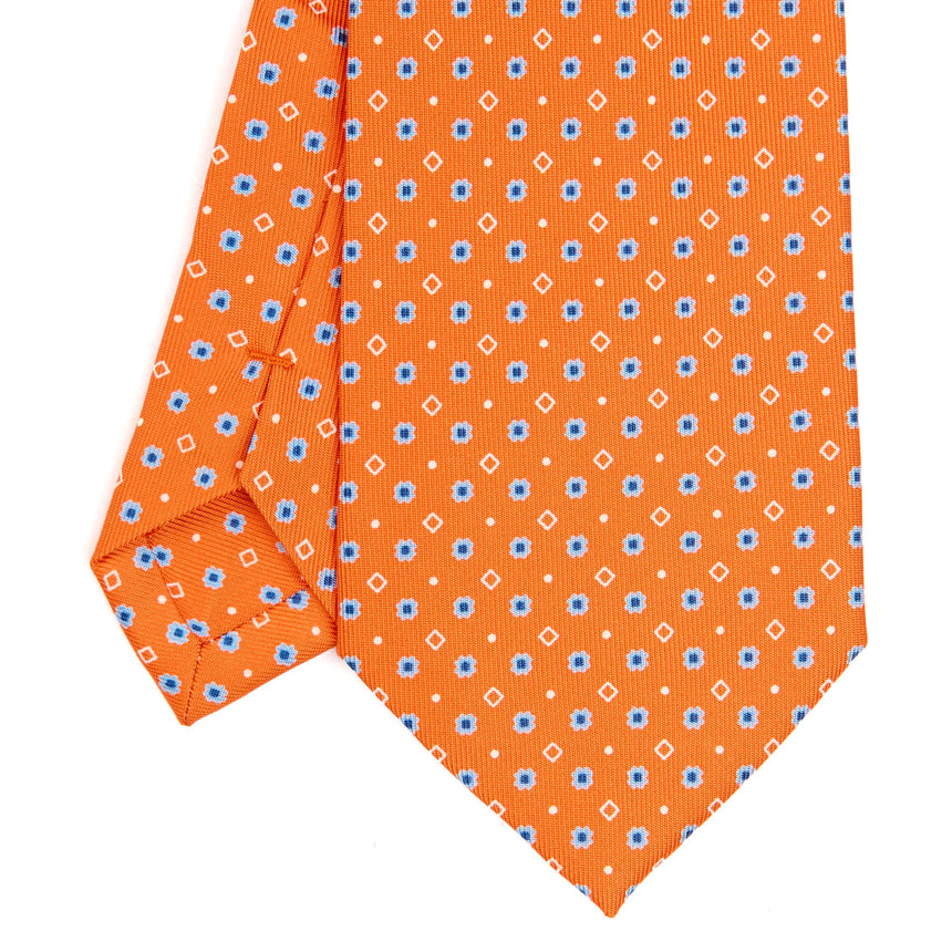 orange_extra_long_sartorial_silk_tie_small_flower_pattern_detail_of_the_back_pleats