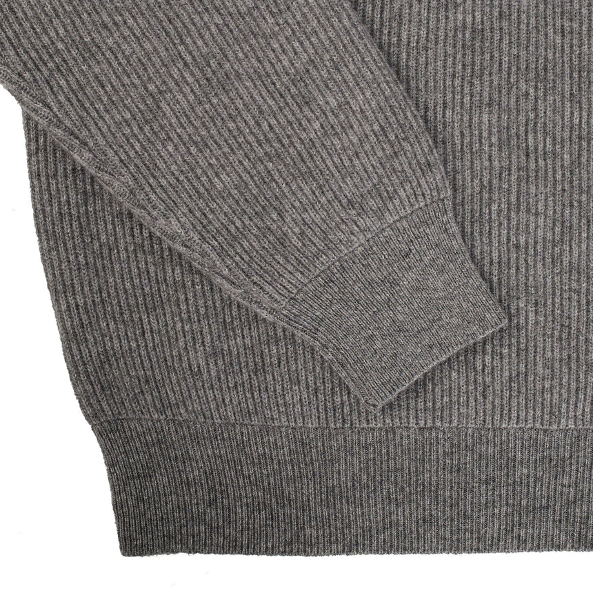 GREY CREWNECK SWEATER