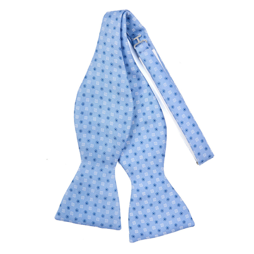 LIGHT BLUE SILK BOWTIE TO SELF-TIE