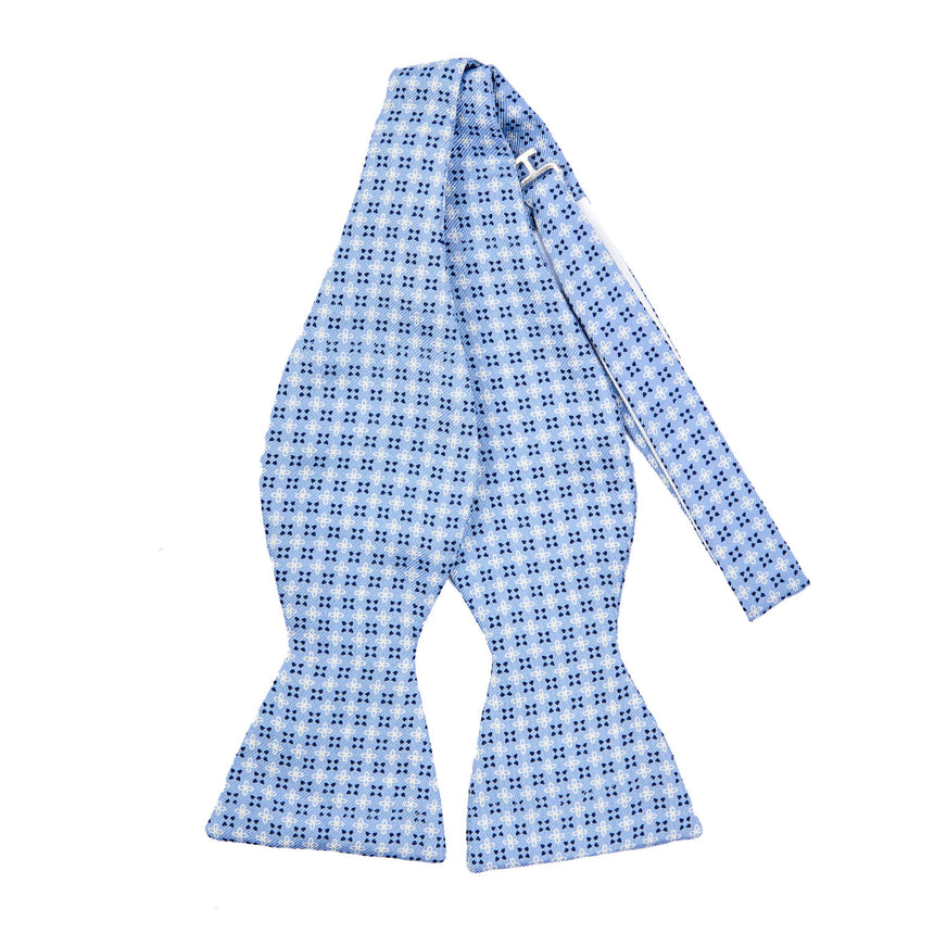 LIGHT BLUE SILK BOWTIE TO SELF-TIE