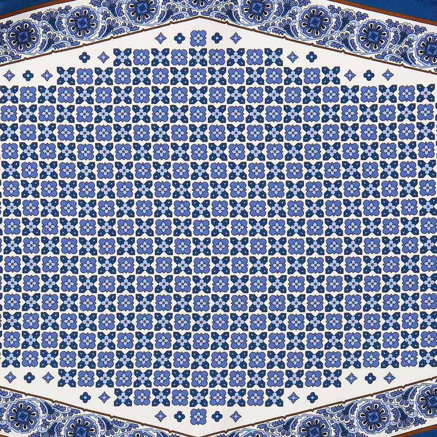WHITE SILK DIAMOND SHAPE SCARF