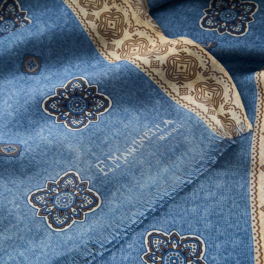 STOLA AZZURRA IN LANA, SETA E CASHMERE