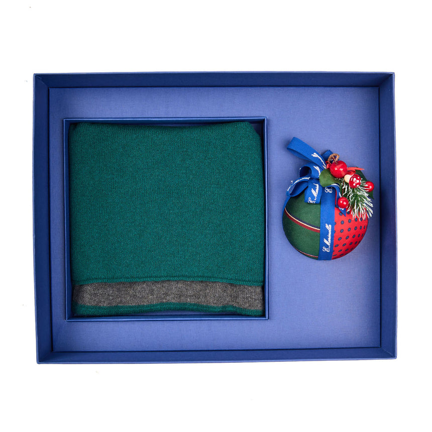 CHRISTMAS BOX WITH GREEN AND GREY CASHMERE NECK WARMER