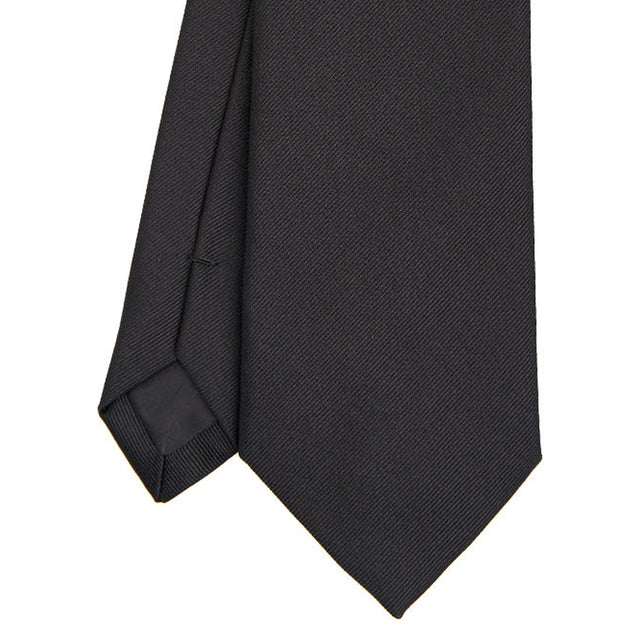 black_sartorial_jacquard_silk_tie_solid_color_tip_detail