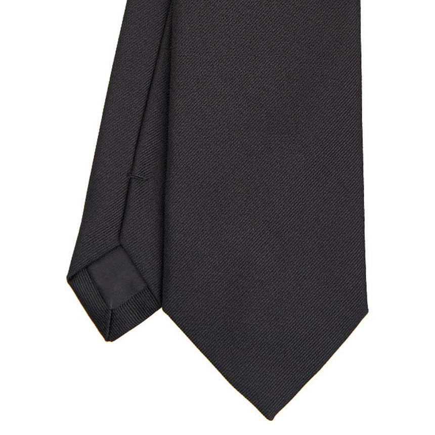 black_sartorial_jacquard_silk_tie_solid_color_tip_detail