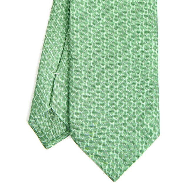 green_sartorial_classic_silk_tie_small_m_geometric_pattern_tip_detail