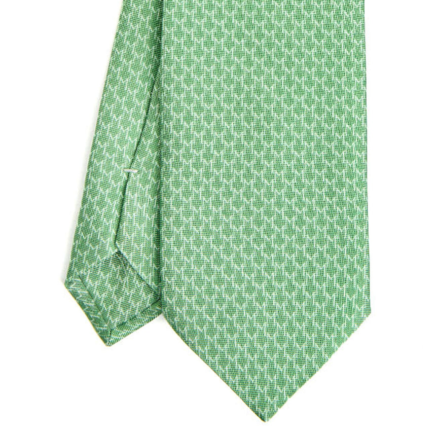 green_sartorial_classic_silk_tie_small_m_geometric_pattern_tip_detail