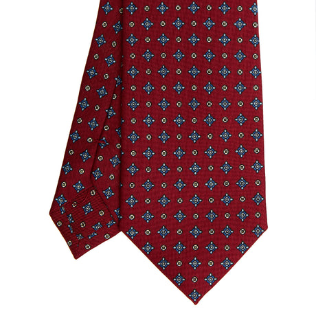 burgundy_classic_silk_tie_small_flower_pattern_tip_detail