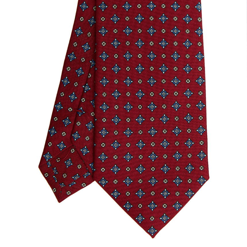 burgundy_classic_silk_tie_small_flower_pattern_tip_detail