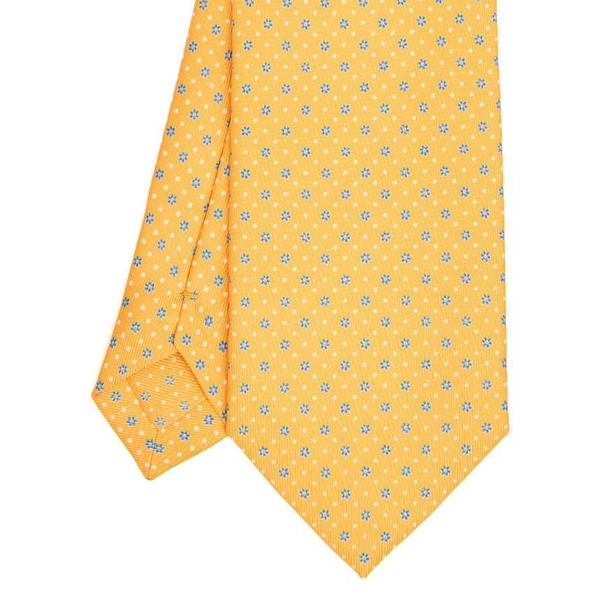 yellow_classic_silk_tie_small_flower_pattern_tip_detail