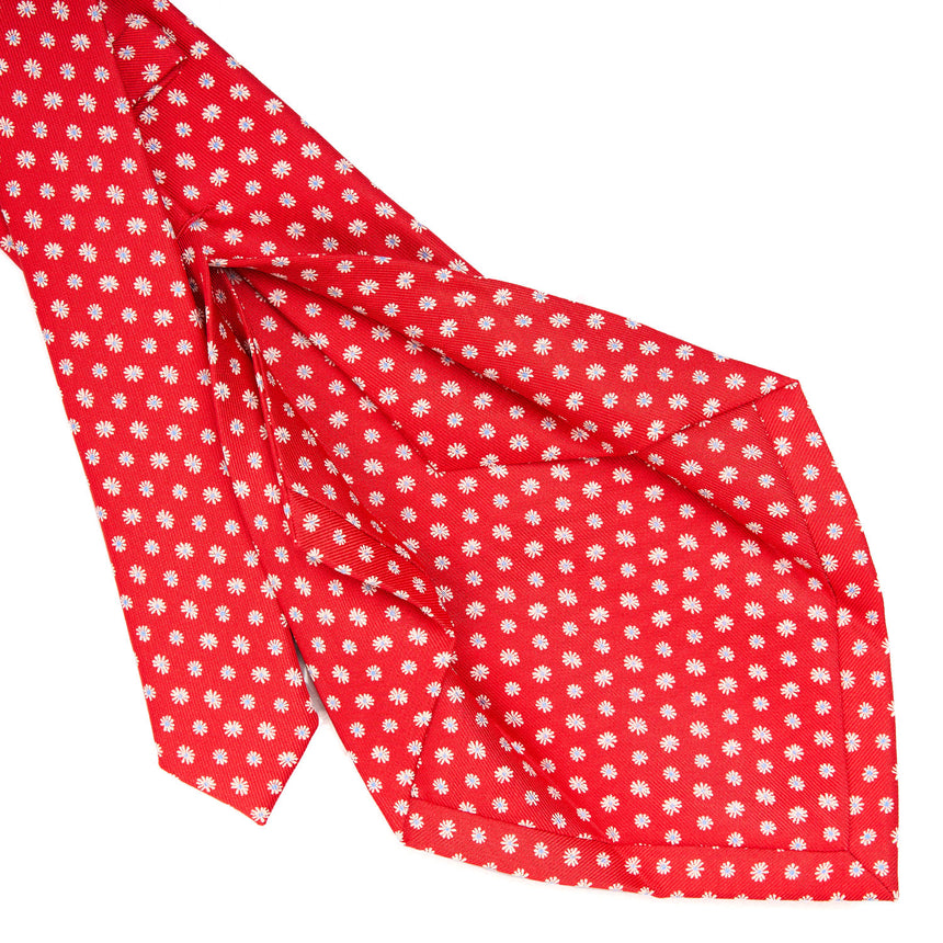 red_5_fold_sartorial_silk_tie_small_flower_pattern_detail_of_the_back_pleats
