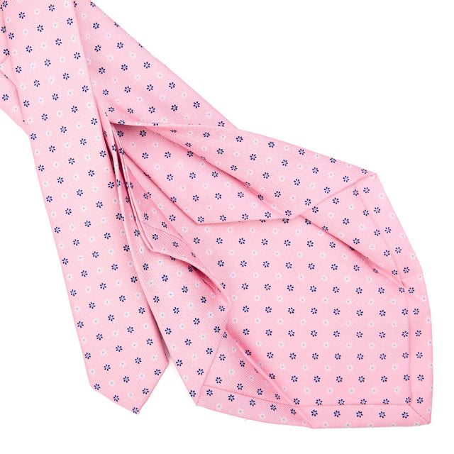 pink_5_fold_sartorial_silk_tie_small_flower_pattern_detail_of_the_back_pleats