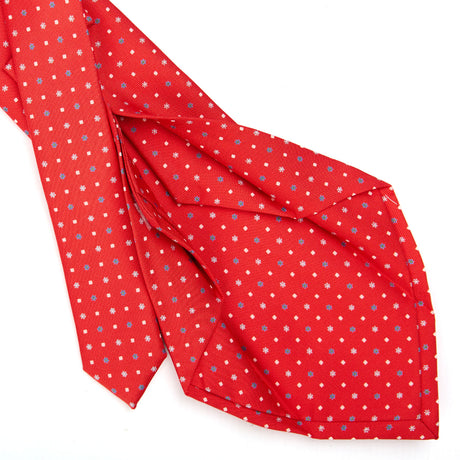 red_5_fold_sartorial_silk_tie_small_flower_pattern_detail_of_the_back_pleats