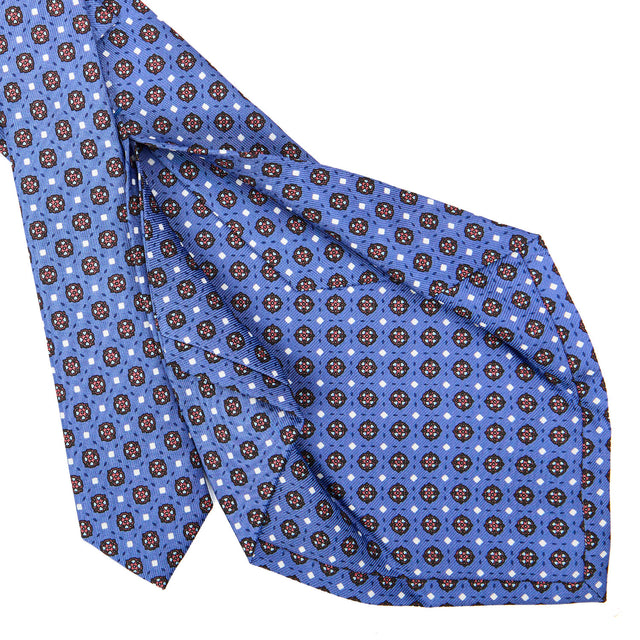 powder_blue_5_fold_sartorial_silk_tie_small_flower_pattern_detail_of_the_back_pleats