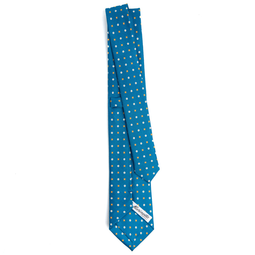 mid_blue_sartorial_7_cm_silk_tie_small_flower_pattern_full_back_view