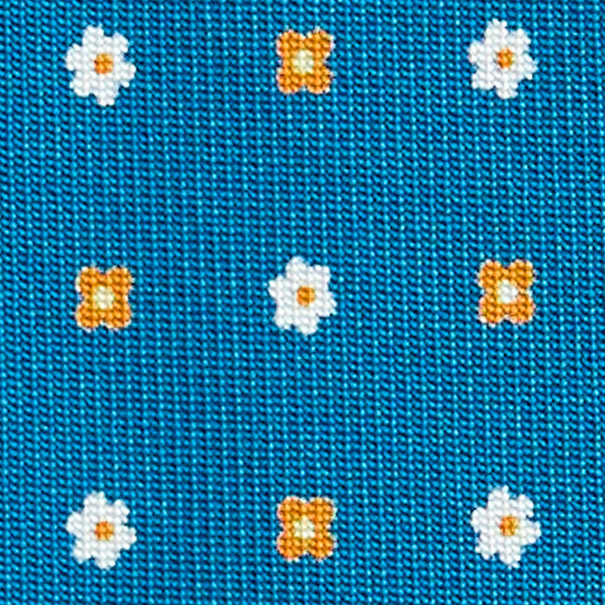 mid_blue_sartorial_7_cm_silk_tie_small_flower_pattern_fabric_detail