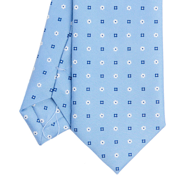 light_blue_sartorial_7_cm_silk_tie_small_flower_pattern_tip_detail
